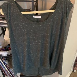 green loose tank